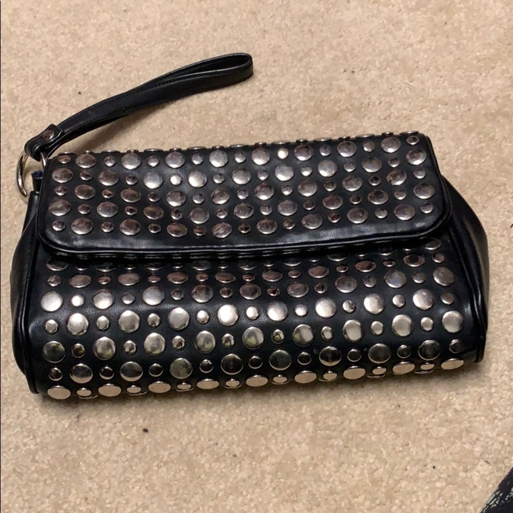 Studded clutch